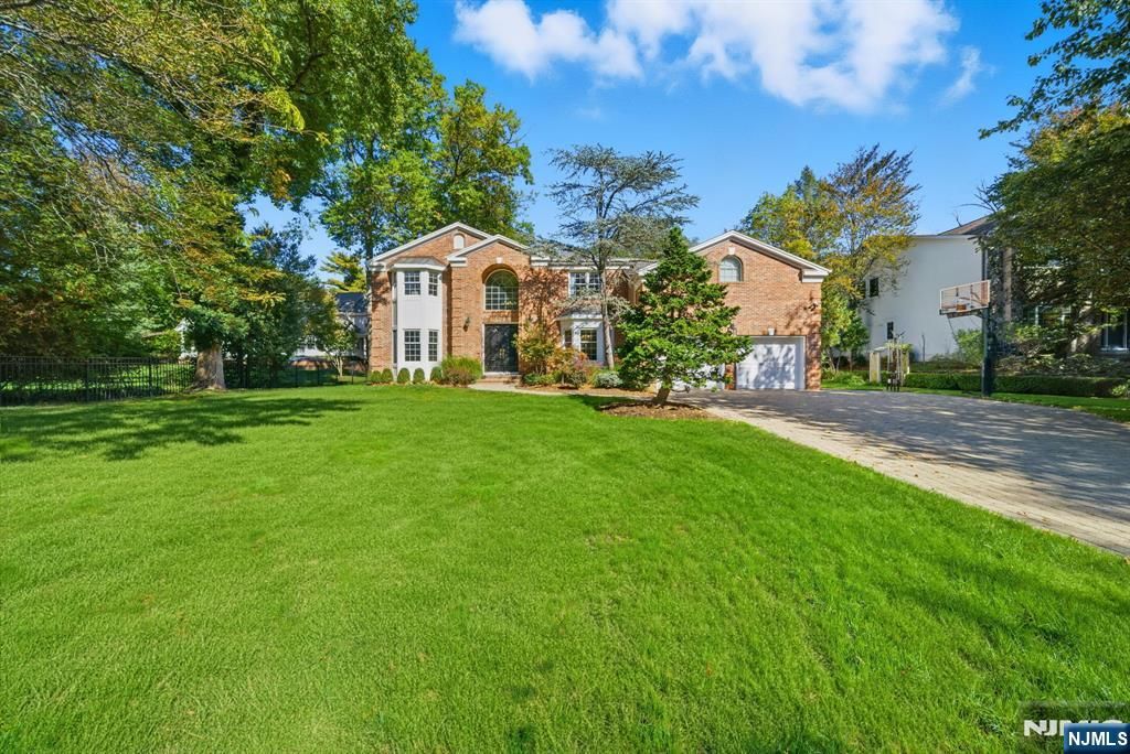 Photo of 109 Stonehurst Drive, Tenafly, NJ 07670 (MLS # 25036408)