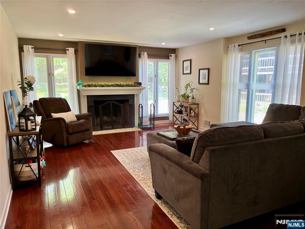 Hackettstown, New Jersey 07840, United States, 1 Bedroom Bedrooms, ,1 BathroomBathrooms,Residential,Active,136578