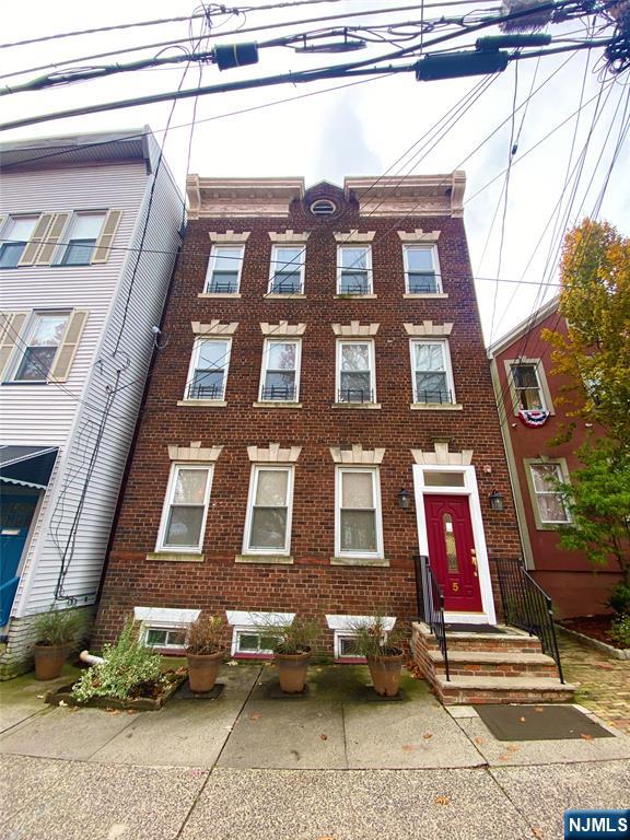 Rental Property at 5 Woodland Ave 2, Montclair, New Jersey - Bedrooms: 2 
Bathrooms: 1 
Rooms: 5  - $2,600 MO.