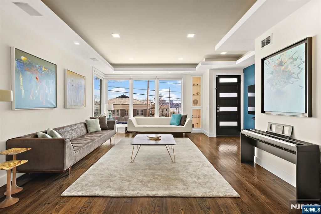 Photo of 504 Undercliff Avenue, Edgewater, NJ 07020 (MLS # 26009761)