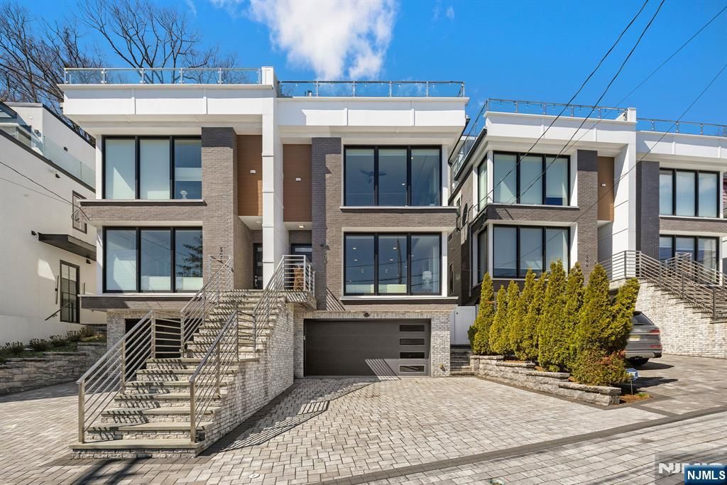 Photo of 504 Undercliff Avenue, Edgewater, NJ 07020 (MLS # 26009761)