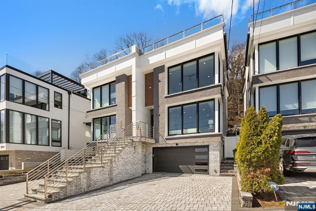 Photo of 504 Undercliff Avenue, Edgewater, NJ 07020 (MLS # 26009761)