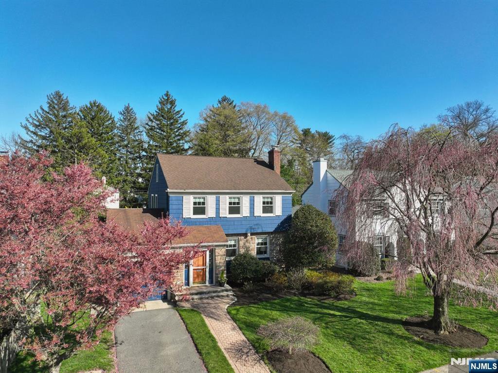4 Stonehenge Road, Montclair, New Jersey - 3 Bedrooms  
2 Bathrooms  
10 Rooms - 