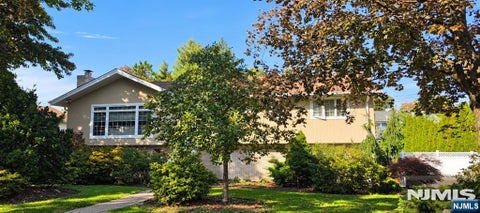 Photo of 34 Carol Drive, Englewood Cliffs, NJ 07632 (MLS # 26039725)