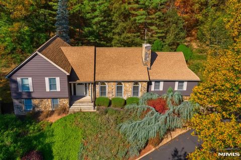 Photo of 31 Cheyenne Drive, Montville Township, NJ 07045 (MLS # 25042157)