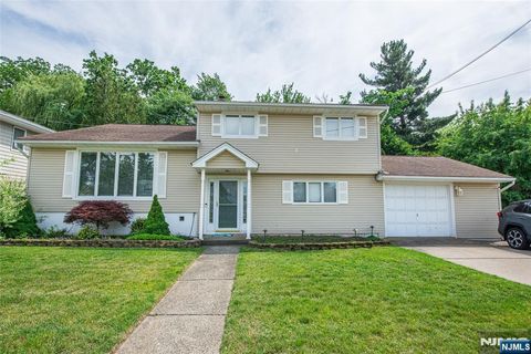 Photo of 319 Winifred Drive, Totowa, NJ 07512 (MLS # 26019604)