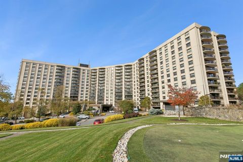 Photo of 2 Claridge Drive #5CW, Verona, NJ 07044 (MLS # 25039477)