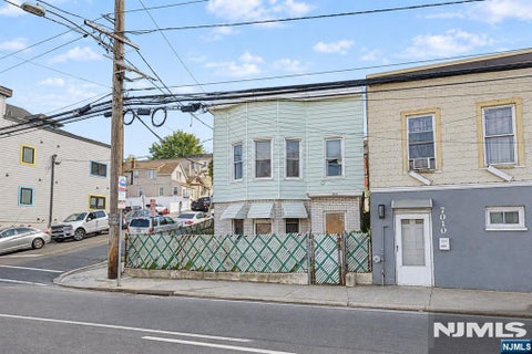 Photo of 7012 Tonnelle Avenue, North Bergen, NJ 07047 (MLS # 26040383)