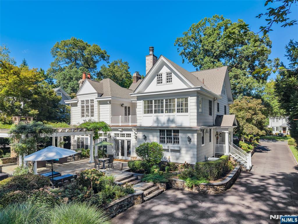 Homes for Sale in Northern NJ | ThisIsRiverEdge.com 326 West End Avenue