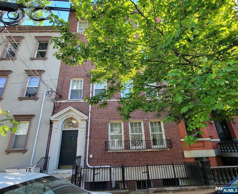 300 2nd Street 2, Jersey City, New Jersey - 1 Bedrooms  
1 Bathrooms - 