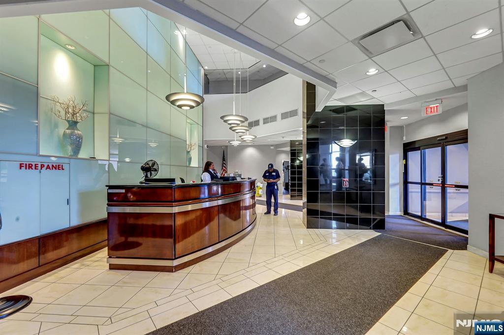 7000 Boulevard East 39G