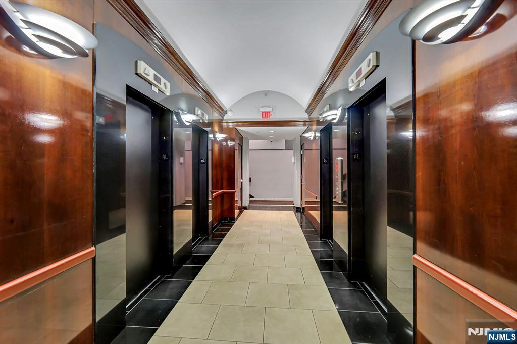 7000 Boulevard East 39G