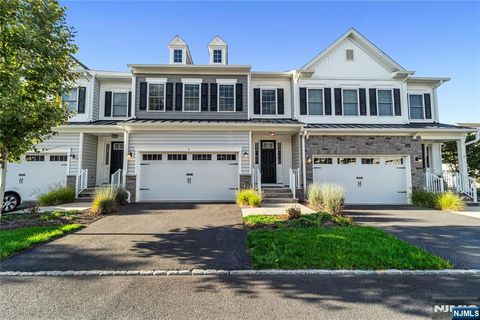 Photo of 4 Lenape Lane #805, Old Tappan, NJ 07675 (MLS # 25030512)