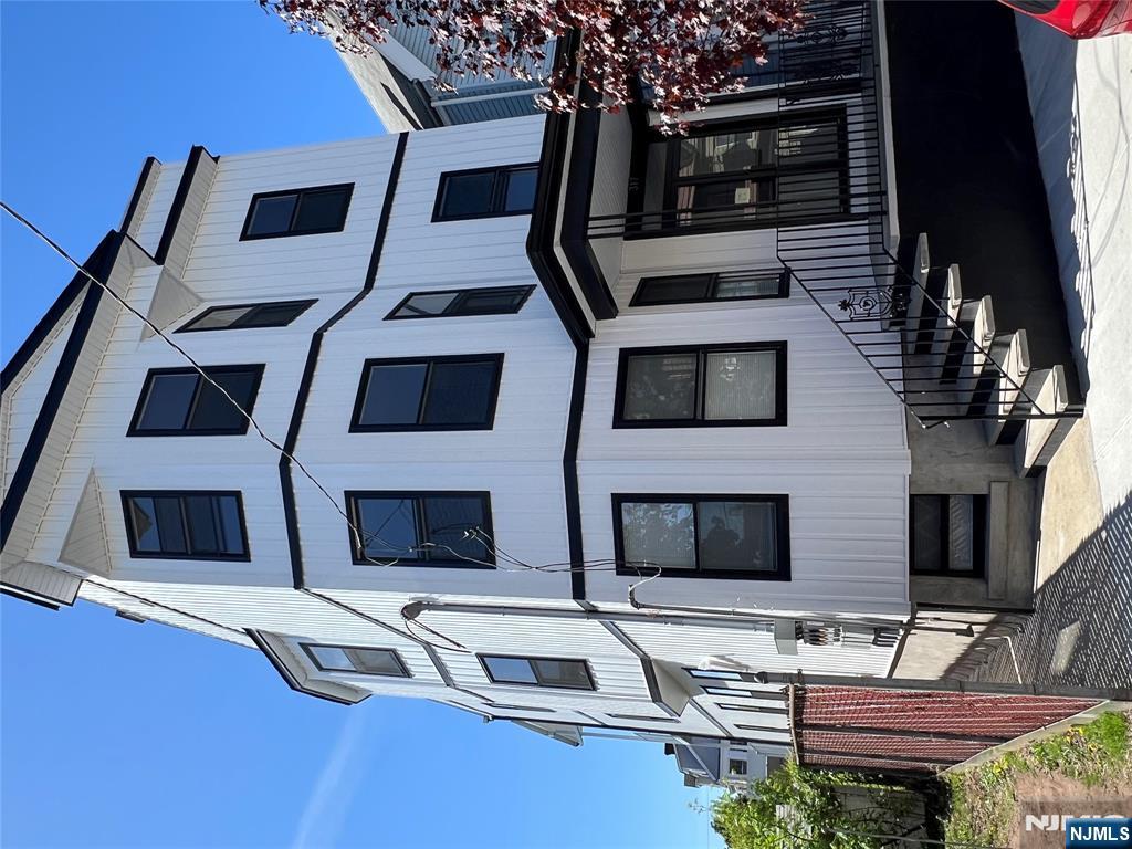 Rental Property at 317 Ann St 3, Harrison, New Jersey - Bedrooms: 3 
Bathrooms: 1 
Rooms: 6  - $2,500 MO.