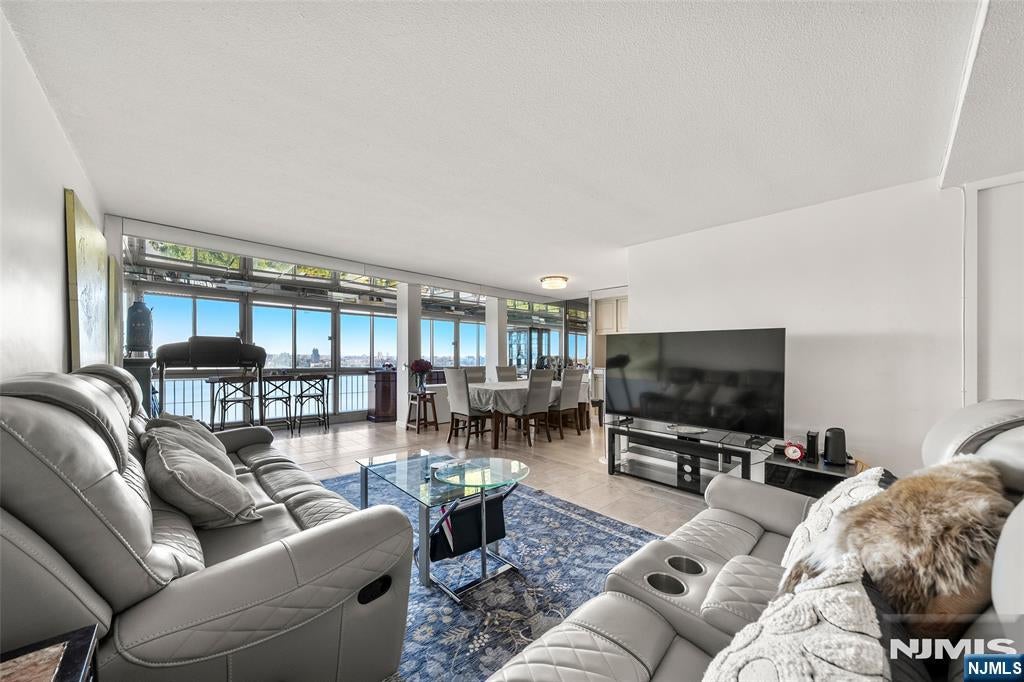 4 Horizon Road 805