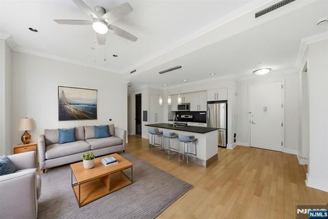 Photo of 4 Beacon Way #1404, Jersey City, NJ 07304 (MLS # 26016260)