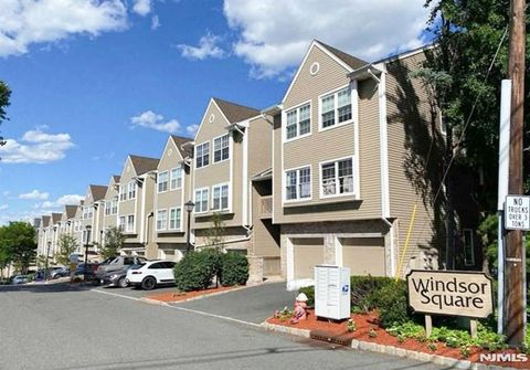 520 Windsor Dr, Palisades Park, NJ 07650 - MLS#: 25015474