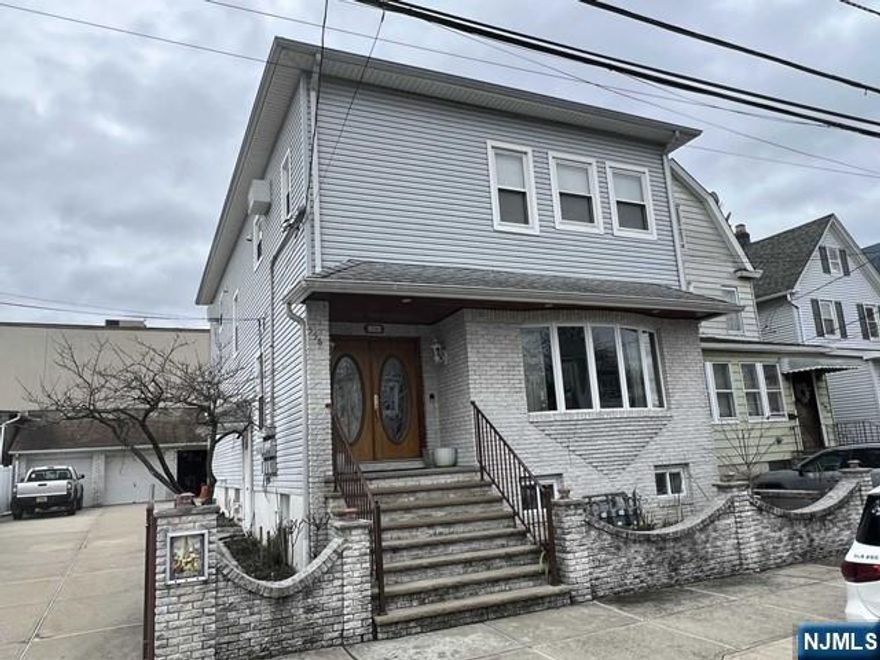 Very nice, bright, and airy 2nd-floor 1-Bedroom apartment in an owner-occupied 3-family home for a Maximum of 2 occupants. Steps from NYC transportation- NYC Bus stop and Train station are practically across the street! Close to shops, restaurants, supermarkets, etc. No use of yard, no laundry & no parking. No smoking of any kind is allowed in the unit or on the premises. No pets of any kind are permitted. Landlord provides refrigerator & built-in wall air conditioner. 1-month security deposit is required. Tenants supply their own gas, hot water, baseboard heat, and utilities. The Landlord requires a credit check, rental application, and proof of ability to pay rent.