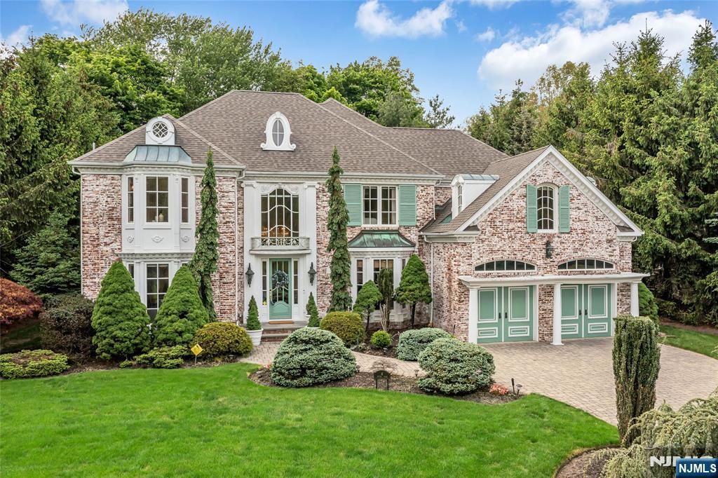 Photo of 4 Hetzel Drive, Mahwah, NJ 07430 (MLS # 26017760)