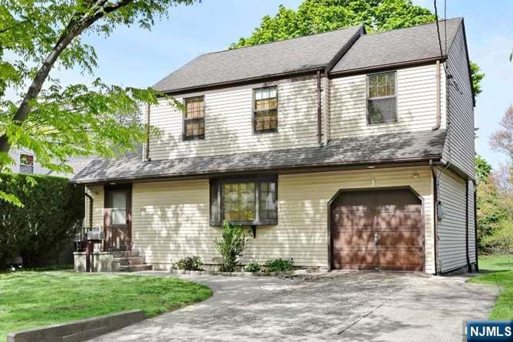 Photo of 405 Terhune Avenue, Paramus, NJ 07652 (MLS # 26014469)