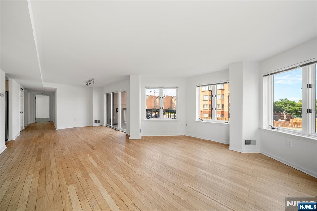 401 Thornton Court T401