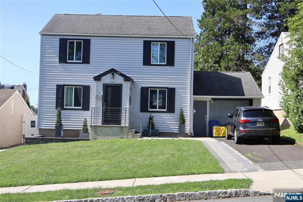 12 Nutwold Avenue