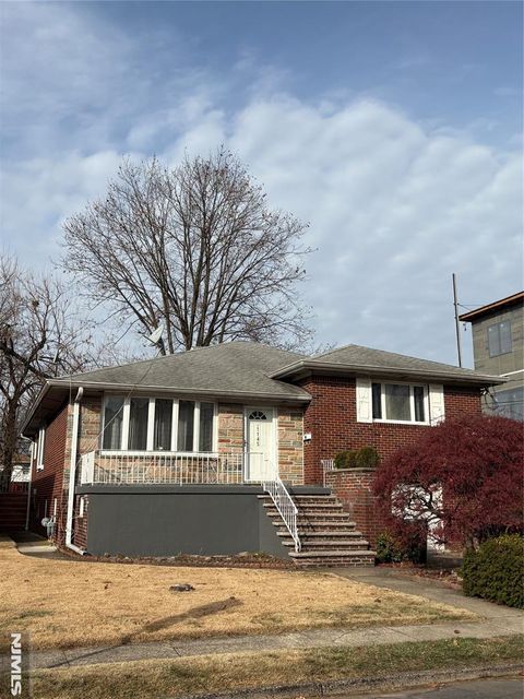 Photo of 1145 Harvard, Fort Lee, NJ 07024 (MLS # 25042953)