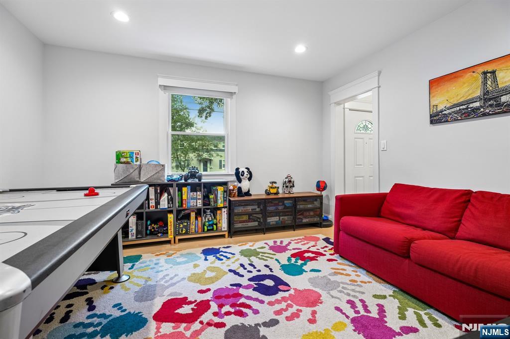 186 Midwood Road
