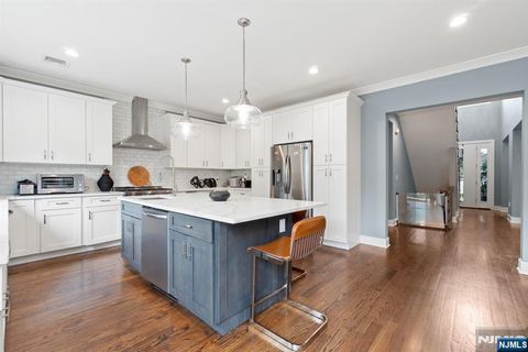 Photo of 86 Levitt Avenue, Bergenfield, NJ 07621 (MLS # 25032664)