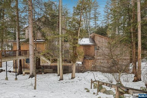 Photo of 1044 Ramapo Valley Road, Mahwah, NJ 07430 (MLS # 26005916)