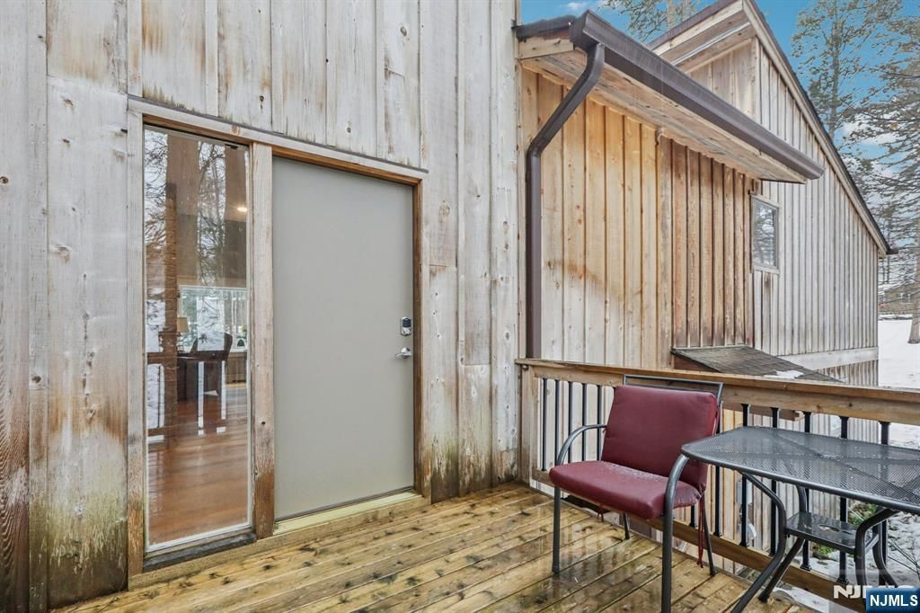 Photo of 1044 Ramapo Valley Road, Mahwah, NJ 07430 (MLS # 26005916)