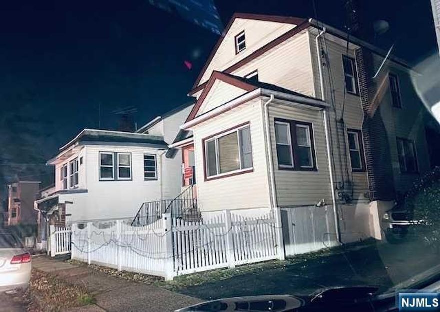 BEAUTIFUL RENOVATED 4 BEDROOM 1.5 BATHS..EXTRA 3RD FL OFFICE OR DEN SPACE, NEW KITCHEN AND BATHS.DRIVEWAY PARKING, BACKYARD WITH A DECK...