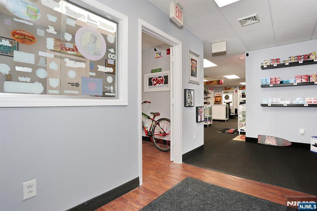 24 Lakeside Avenue