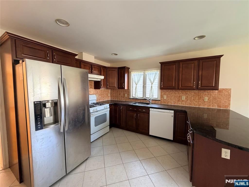 843 Pleasantview Terrace 2