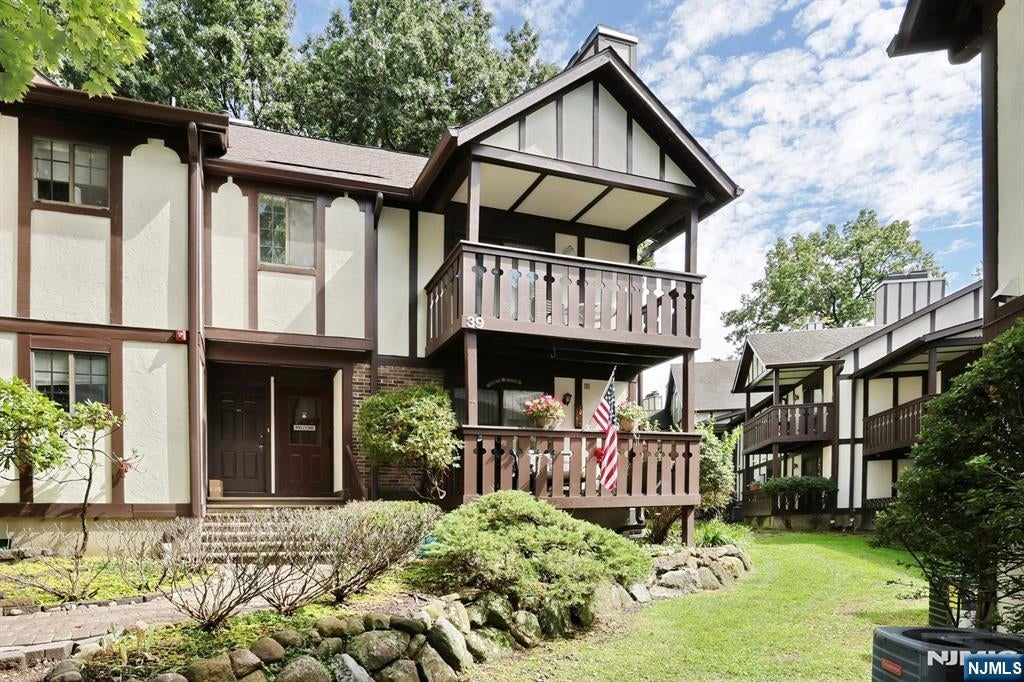 3916 Melville Court 3916