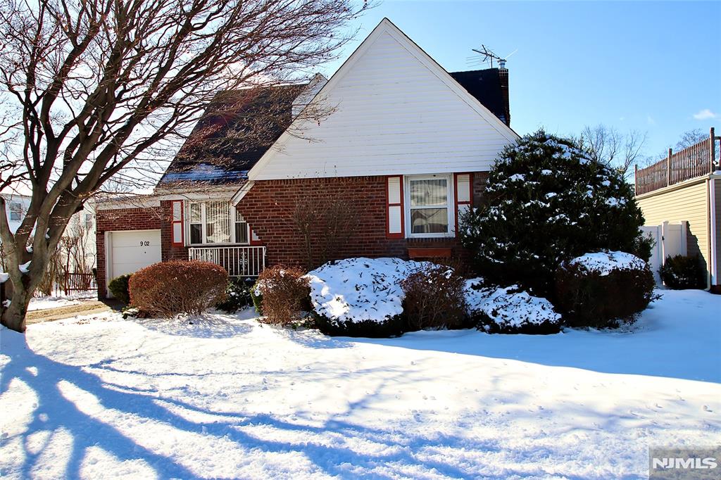 Photo 1 of 902 3rd Street, Fair Lawn, New Jersey, $520,000, Web #: 325004584