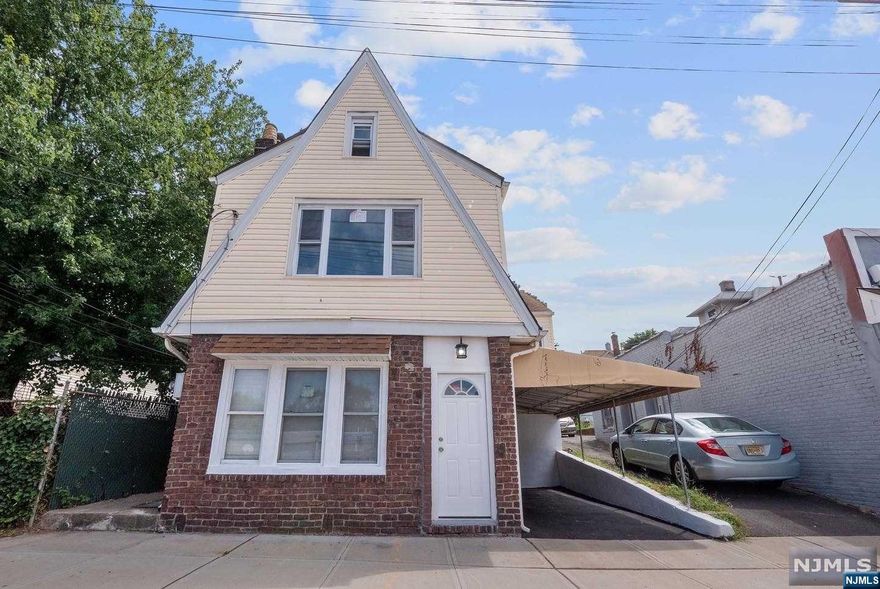 Looking to own a multifamily home in Bergen County and minutes away from NYC? Look no more here's your chance! Fully renovated two family offers parking, stainless steel appliances, quartz countertops, white shaker cabinets, brand-new bathrooms, forced hot air, central ac, electrical and plumbing. Walking distance from public schools, park and bus stop NYC. Property is vacant and move in ready!