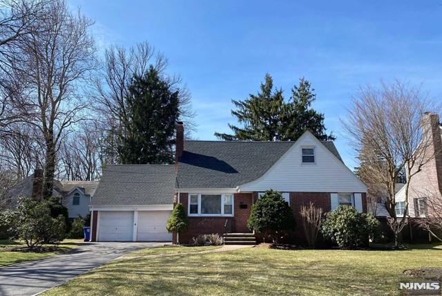 80 Creston Ave, Tenafly, New Jersey - 3 Bedrooms  
2 Bathrooms  
9 Rooms - 