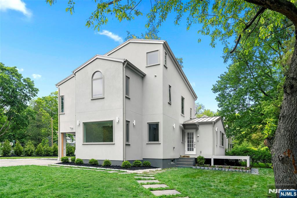 Property for Sale at 121 Christie Street, Tenafly, New Jersey - Bedrooms: 4 
Bathrooms: 3 
Rooms: 11  - $1,790,000
