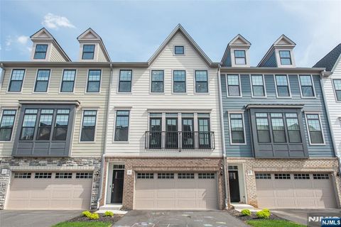Photo of 15 Cinnamon Drive, Upper Saddle River, NJ 07458 (MLS # 26013727)