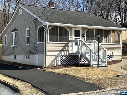 MLS: 25007994
