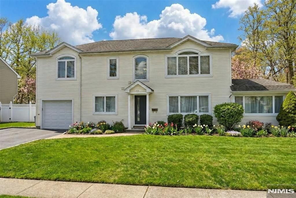 Photo of 53 Lockwood Drive, Waldwick, NJ 07463 (MLS # 26004538)