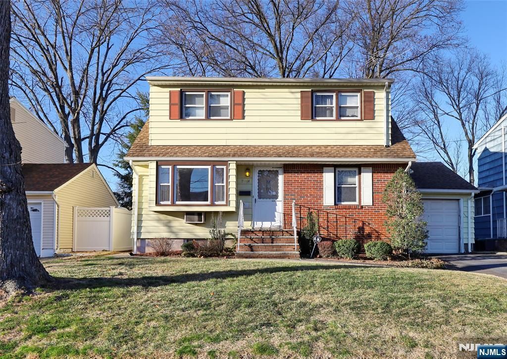 Photo of 914 Essex Place, Fair Lawn, NJ 07410 (MLS # 25042247)