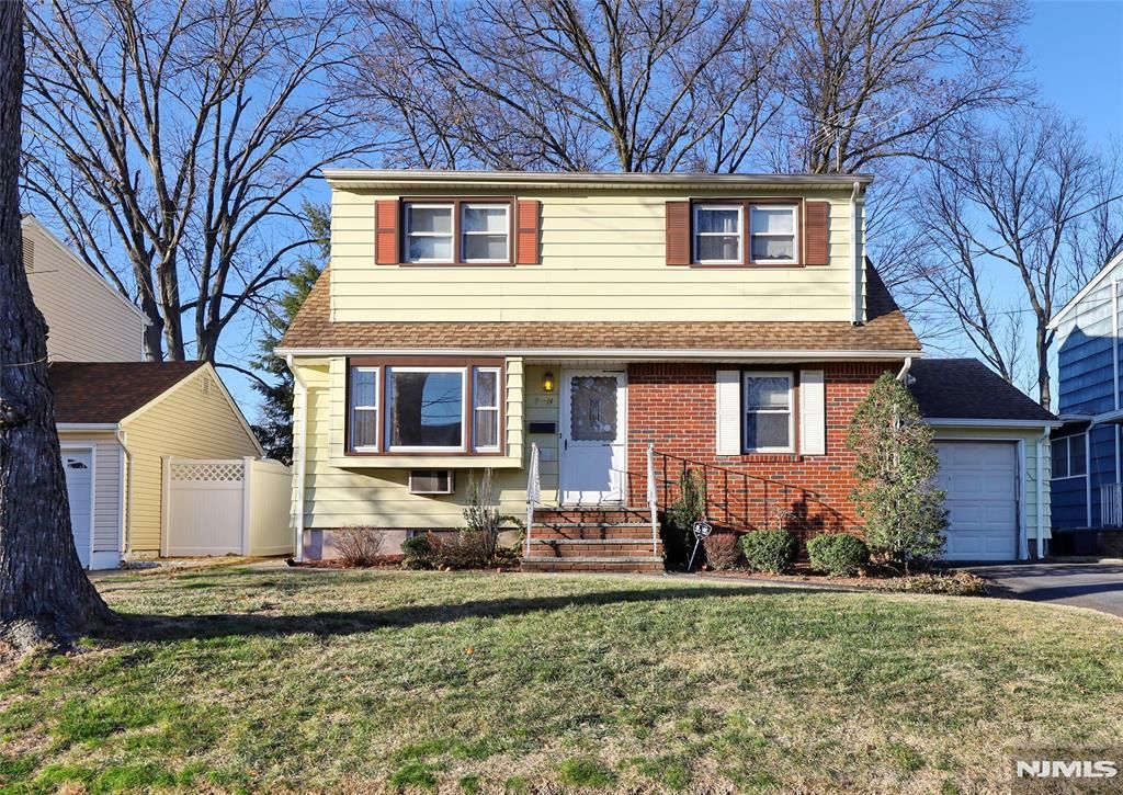 Photo of 914 Essex Place, Fair Lawn, NJ 07410 (MLS # 25042247)