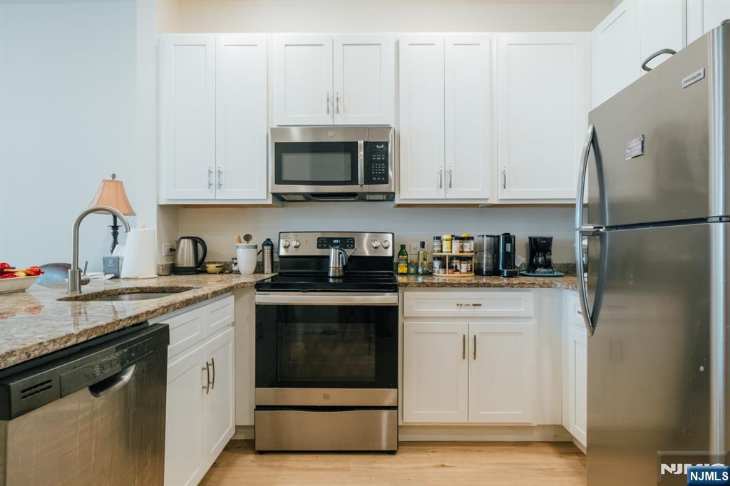 Rental Property at 521 Livingston St 218, Norwood, New Jersey - Bedrooms: 1 
Bathrooms: 1 
Rooms: 5  - $2,100 MO.