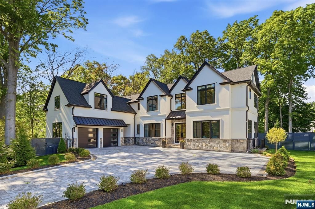 Photo of 11 Forcier Court, Tenafly, NJ 07670 (MLS # 26018585)
