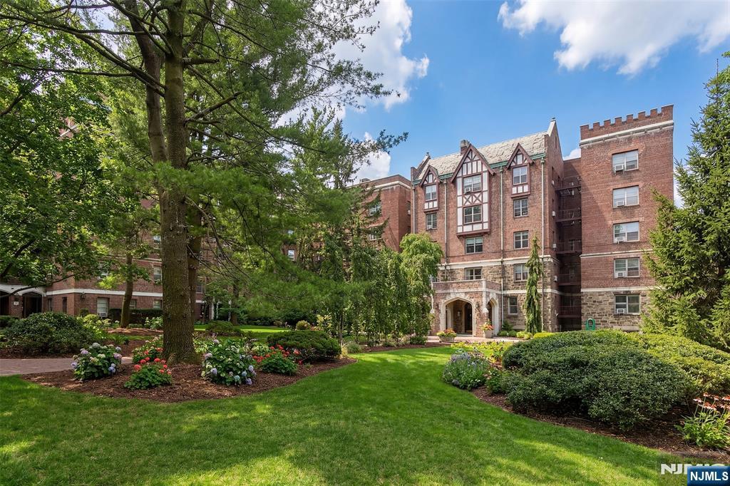 100 Palisade Avenue A51
