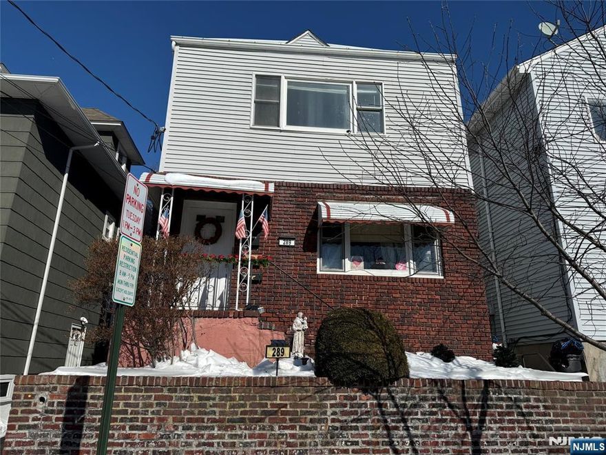 AFFORDABLE 2 BEDROOM APARTMENT ON SECOND FLOOR FEATURE VERY SPACIOUS LIVING ROOM,DINING AREA ,EAT IN KITCHEN FULL BATH AND WASHER DRYER HOOKUPS..CLOSE TO ALL NEW YORK TRANSPORTATION AND DOWNTOWN RUTHERFORD..GOOD CREDIT AND INTERVIEW REQUIRED ALONG WITH ONE MONTH SECURITY. STREET PARKING ONLY.