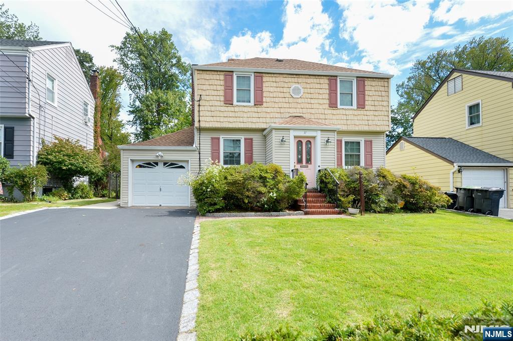 37 Lunn Avenue