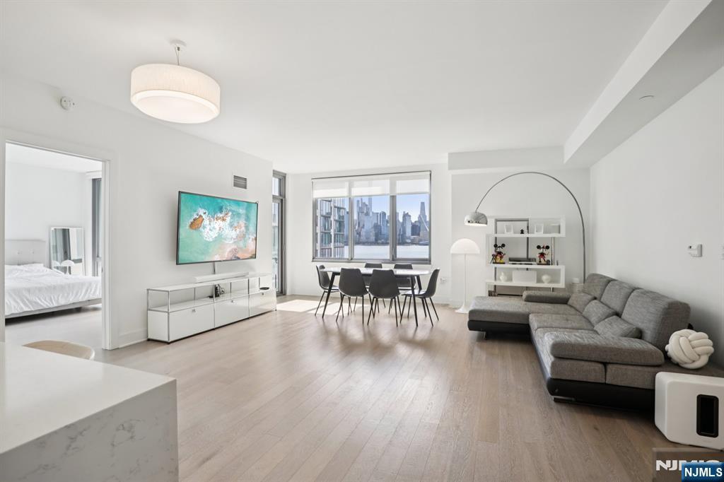 9 Ave At Port Imperial 513